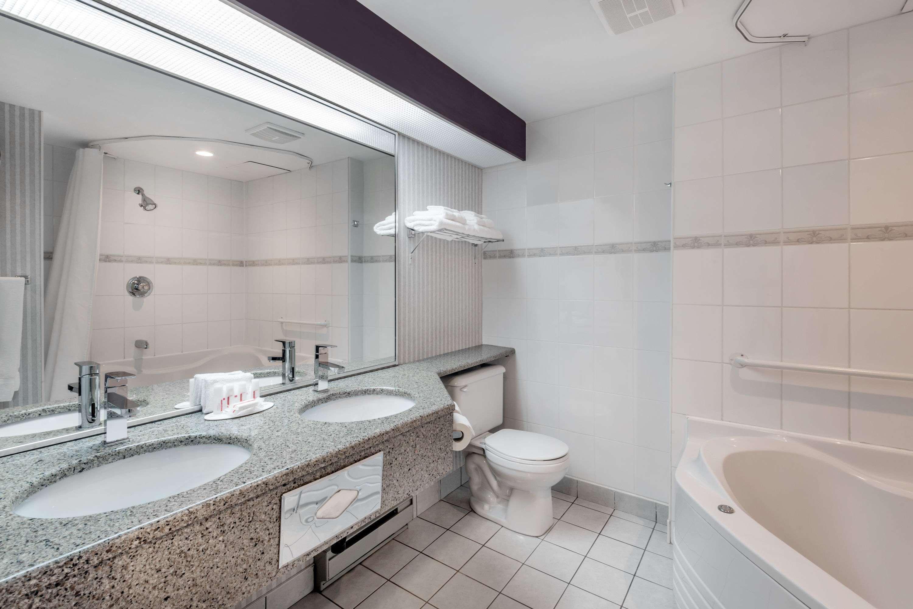 Ramada Plaza By Wyndham Gatineau/Manoir Du Casino Otel Dış mekan fotoğraf